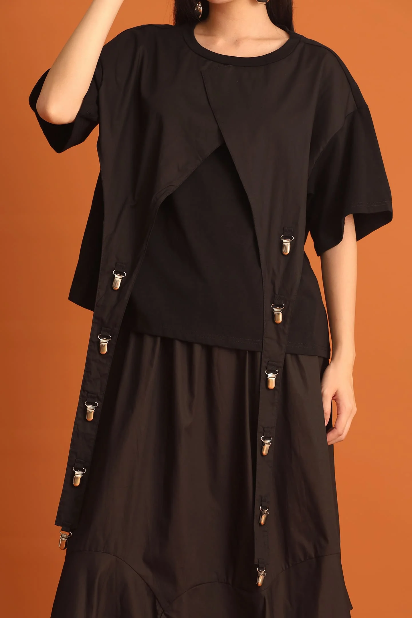 CHOSEN &ndash; Haerin Clip Top in Black