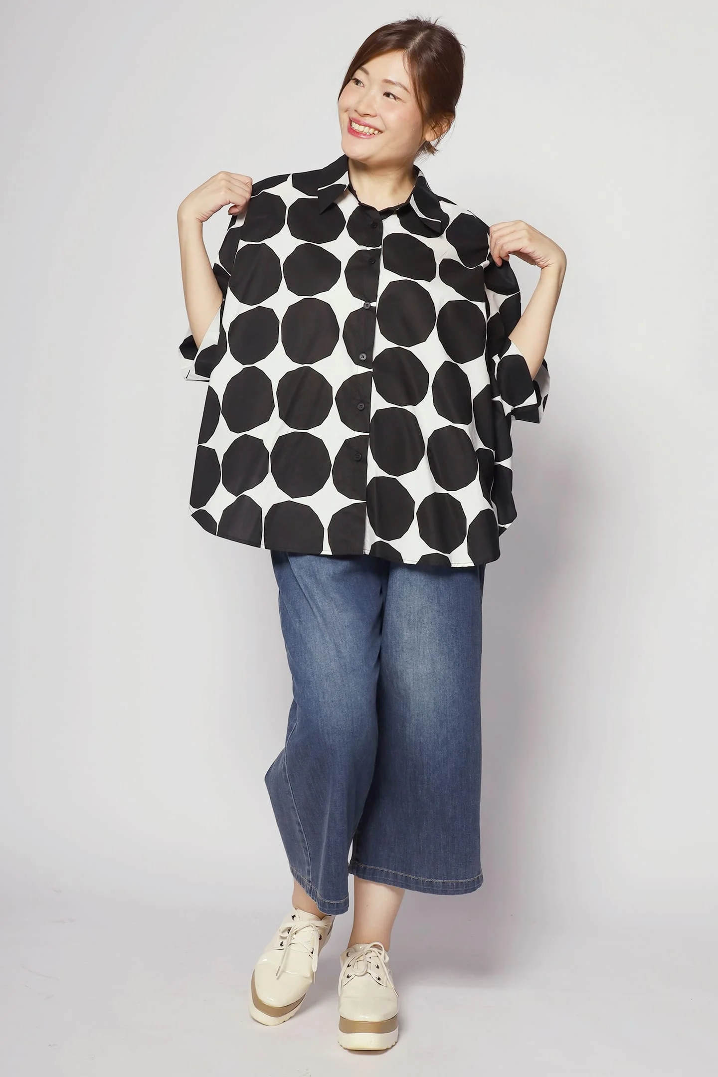 Kasey Top in B/W Circles