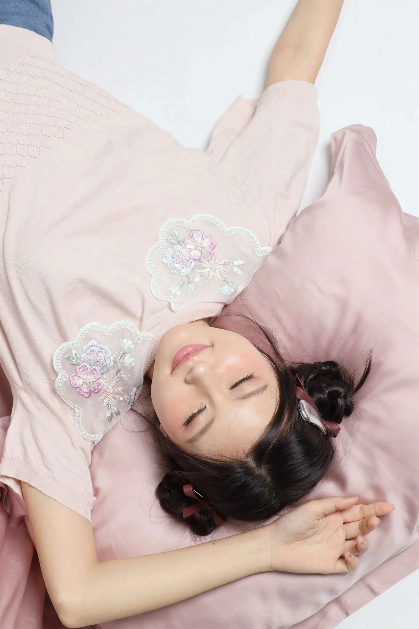 JOY &ndash; Miko Floral Embellishment Knit Top in Pastel Pink