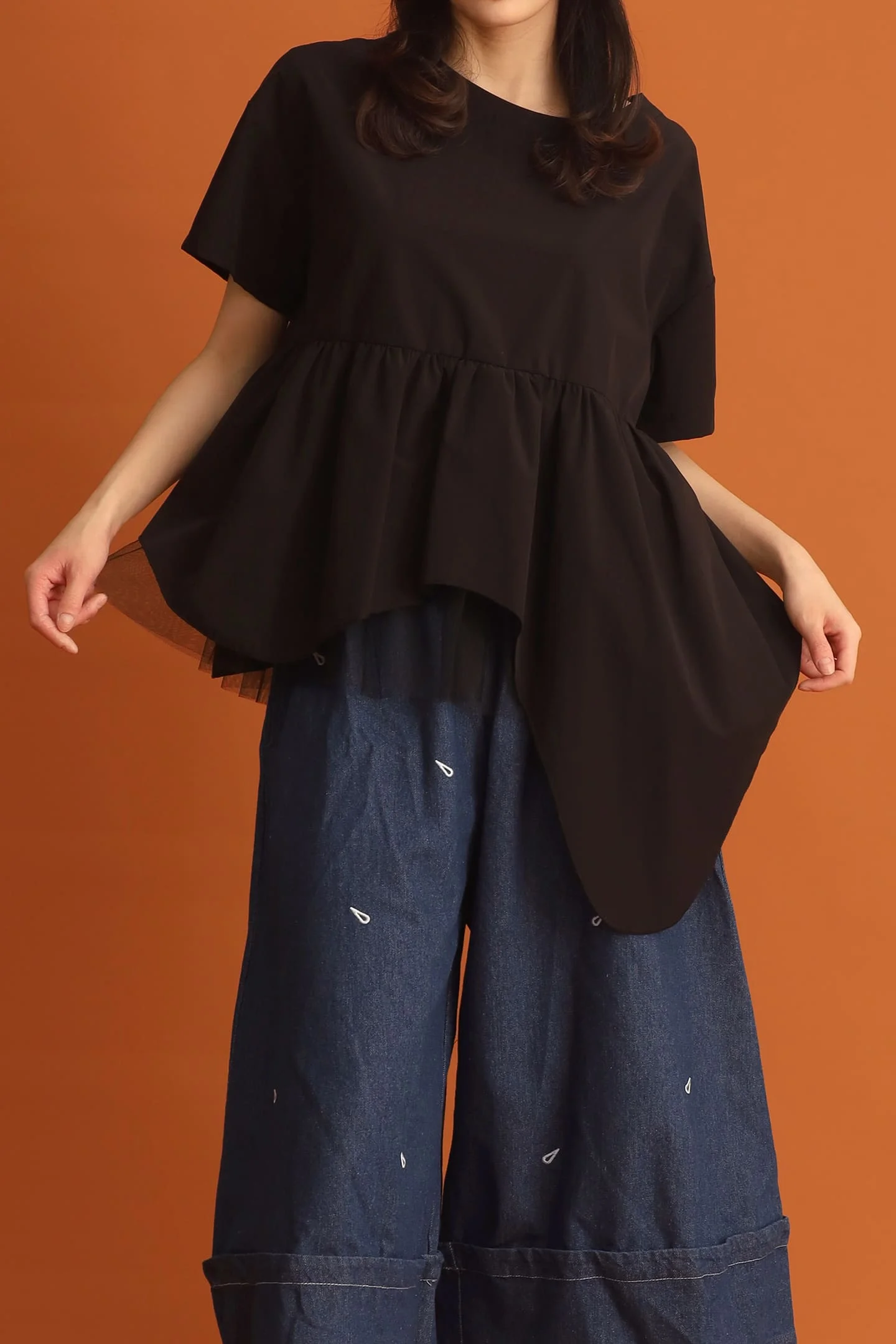 CHOSEN &ndash; Haelin Asymmetrical Top in Black