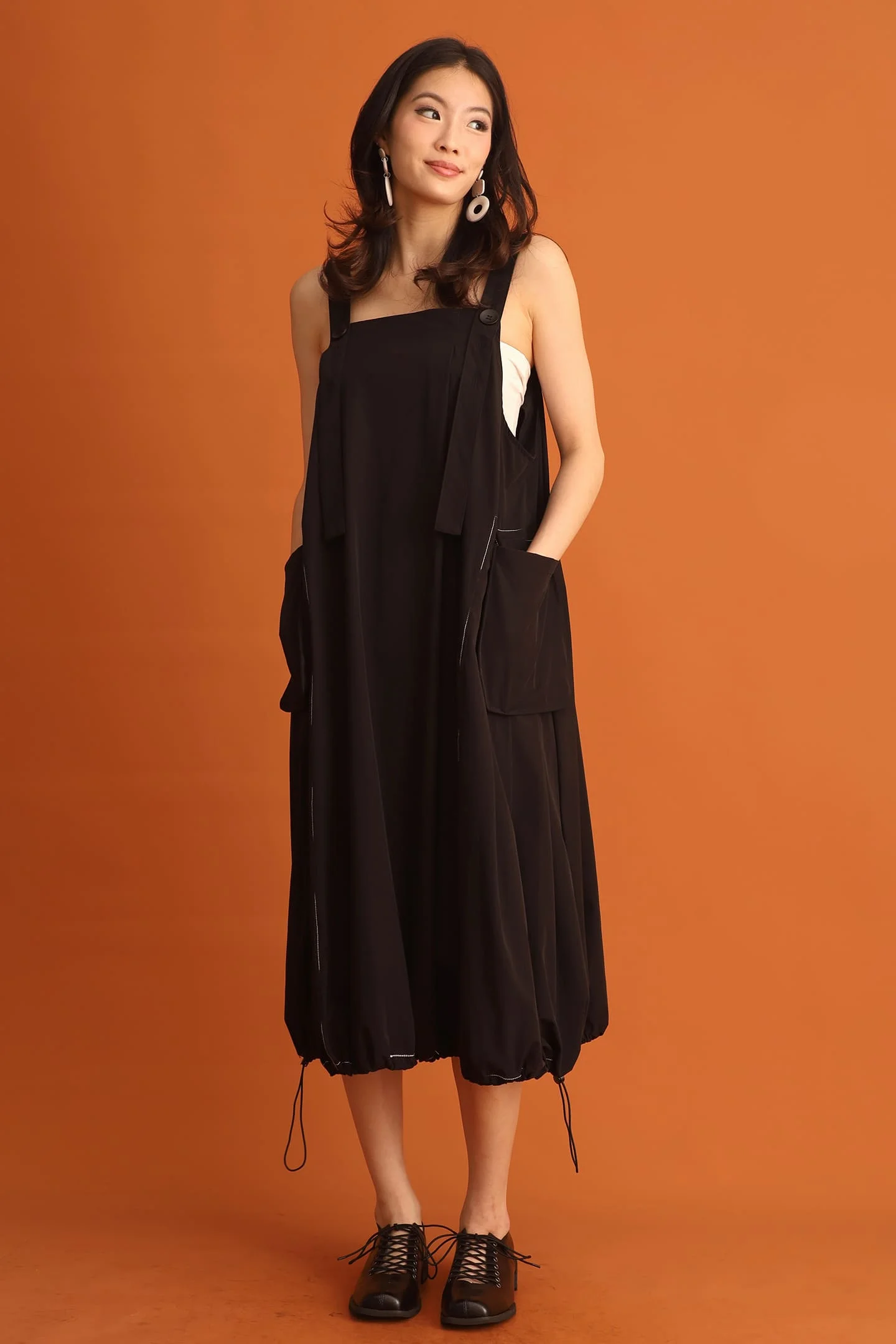 CHOSEN &ndash; Sera Pinafore Drawstring Dress